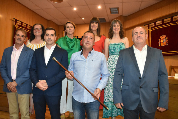 La nueva corporación municipal de Aldemayor de San Martín. Fotografía de Laura Negro