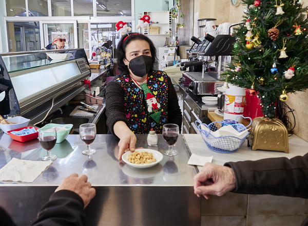 Pasaporte Covid en la Comunitat | Resignación ante la extensión del pasaporte Covid