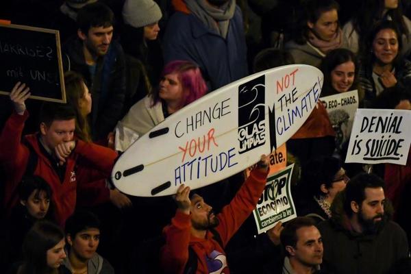 Un grito desesperado contra la «emergencia climática» atruena en las calles de Madrid