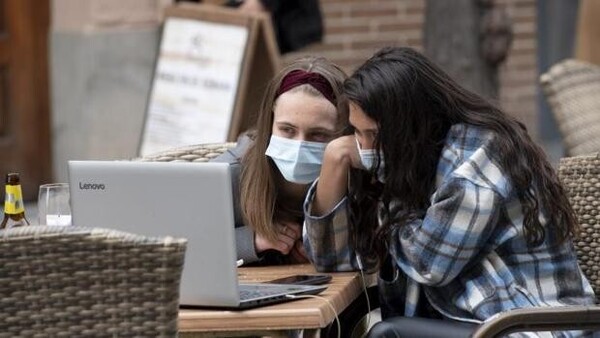 Madrid mantiene el toque de queda y el cierre en la hostelería a las 23 horas quince días más