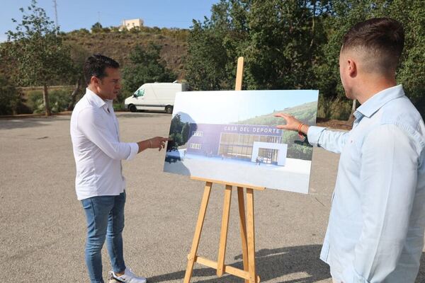 Óscar Medina y José Manuel Fernández, en la presentación del proyecto. / SUR