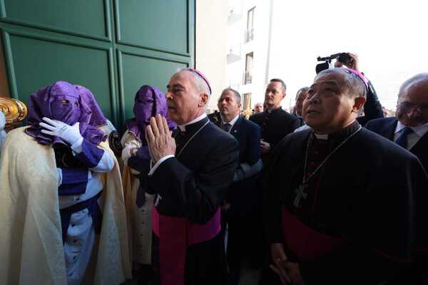 Jesús Catalá y Bernardito Auza, en la salida del Señor de la Pollinica. Foto: Salvador Salas