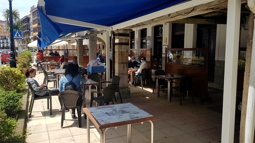 Desalojado y sancionado un bar de Santander por superar el aforo permitido