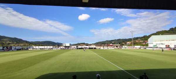 El Burgos gana por la mínima y de penalti al Real Oviedo