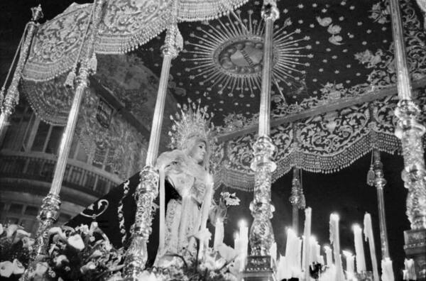 La Virgen de la Caridad en la década de los 40. Foto: Fondo Bienvenido-Arenas. CTI Universidad de Málaga