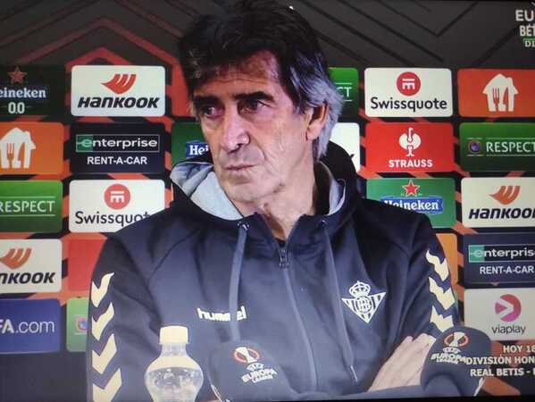 En la rueda de prensa previa al choque de esta tarde el técnico chileno del Real Betis, Manuel Pellegrini, comentó la actualidad de su equipo #Betis #UEL