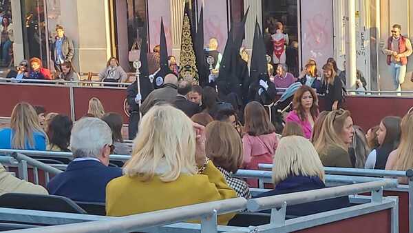 Petición de venia de la Cofradía de los Dolores del Puente. Foto: Sur