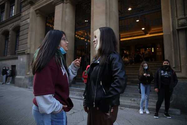 Primera jornada en los colegios vizcaínos sin mascarillas y con dudas