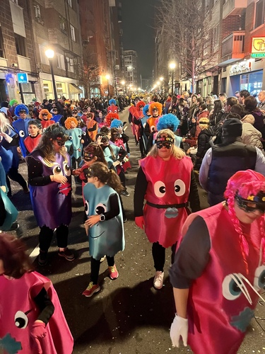 En directo: sigue el desfile del Antroxu de Gijón