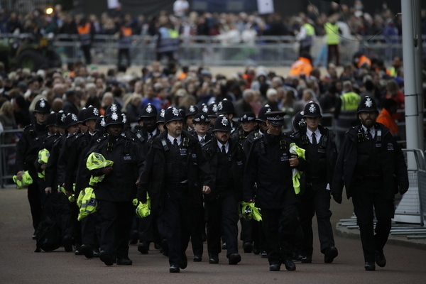 Gran despliegue policial en Londres, donde hoy se celebra el funeral de Estado de la Reina Isabel II. EFE