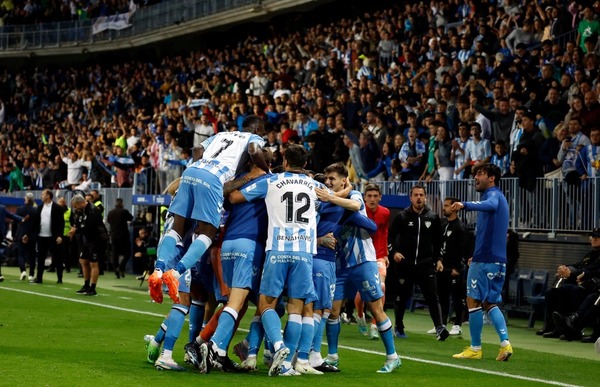 El Málaga celebra. ÑTO SALAS