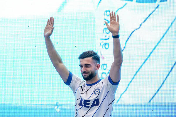 Directo | El Alavés celebra el ascenso a Primera en la Virgen Blanca