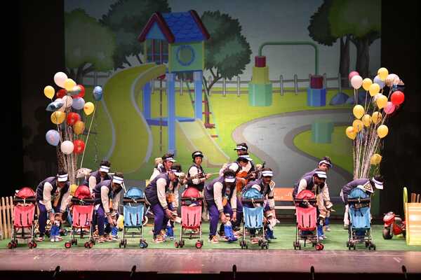 Carnaval de Badajoz: Los Camballotas embriagan al público en una noche más floja