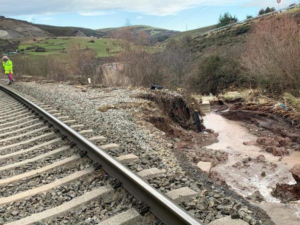 Problemas con las vias en la zona del túnel de Lantueno por la boca de reinosa
