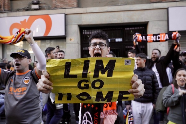 Así te hemos contado las protestas en Mestalla en la previa del Valencia-Sevilla