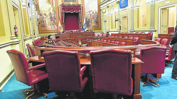 El Parlamento de Canarias se estrena en su undécima legislatura