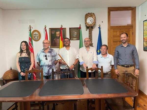Nueva corporación municipal de Castroverde de Campos. Fotografía de Ramón Gómez