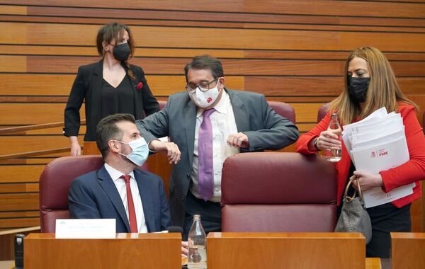 Barcones, este lunes, durante el pleno de las Cortes.