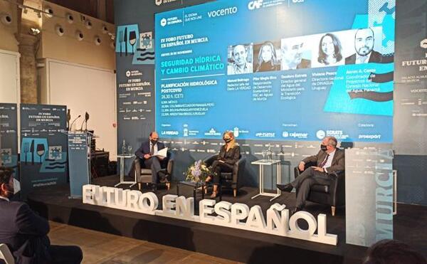 Un instante de la primera mesa de experiencias en esta segunda jornada del IV Foro Futuro en Español.