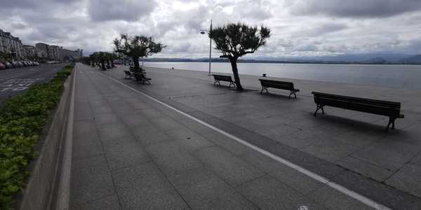 Así está esta mañana el paseo marítimo de Santander, en la zona entre el Palacete del Embarcadero y Puertochico. Foto: Héctor Díaz