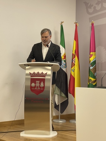 Así narramos la rueda de prensa de Pizarro en la que renunció al congreso regional del PP