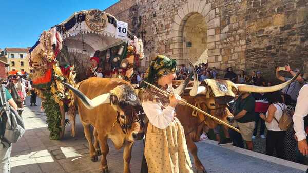 Así vivimos en directo los desfiles de carros y pendones y el acto de las Cantaderas