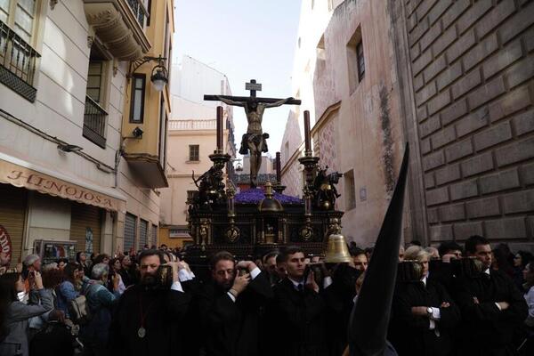 El Cristo de la Redención, saliendo de la iglesia de San Juan. MIGUE FERNÁNDEZ