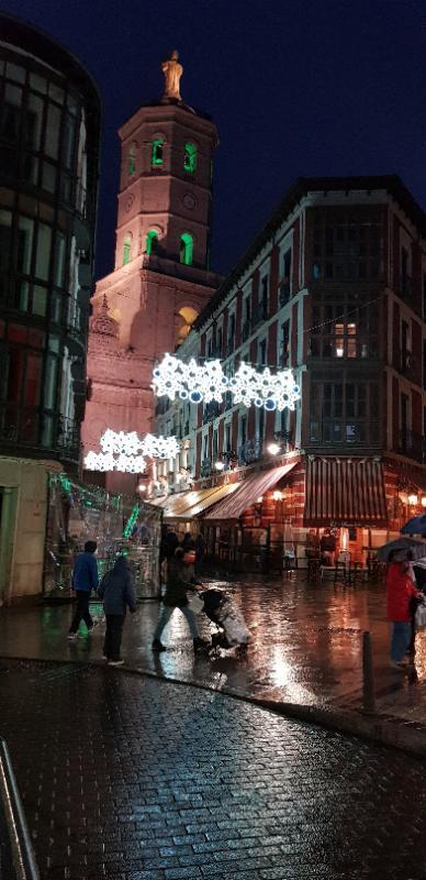 Valladolid enciende las luces de Navidad en 60 calles de la ciudad