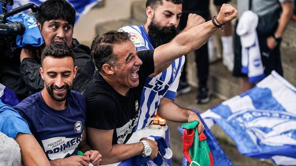 Directo | El Alavés celebra el ascenso a Primera en la Virgen Blanca