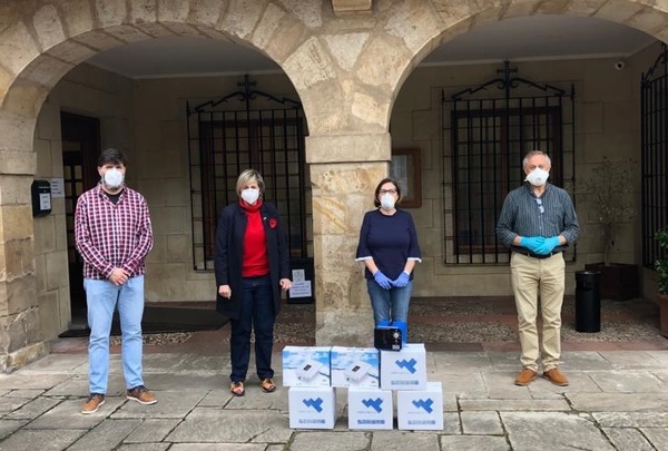 El Ayuntamiento de Camargo ha adquirido siete equipos de generación de ozono.Serán utilizados para desinfectar tanto las instalaciones municipales como los vehículos del Consistorio. Camargo se ha dotado de estos dispositivos teniendo en cuenta las recomendaciones de la Organización Mundial de la Salud (OMS), que certifica que el ozono es el mejor sistema de desinfección con una efectividad del 99,99%, y por tanto, eficaz contra virus, bacterias y hongos. Los equipos adquiridos por el Ayuntamiento de Camargo producen 10 gramos de ozono por hora, con los que pueden desinfectar 2,4 metros cúbicos por minuto, de tal forma que en una hora se puede desinfectar una habitación normal de 50 metros cuadrados.