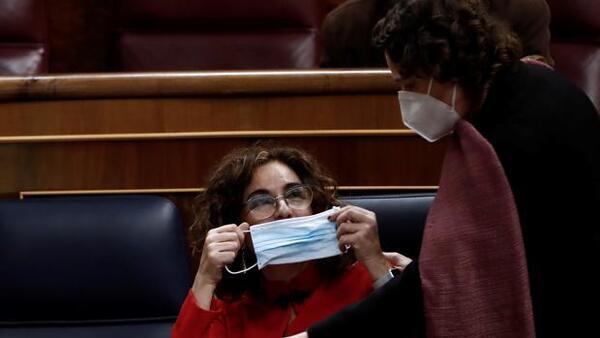 El Gobierno acuerda bajar el precio máximo de venta de las mascarillas quirúrgicas a 0,72 euros