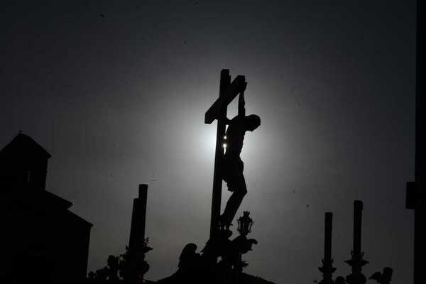 El Cristo de Ánimas de Ciegos, en la tarde malagueña. Foto: Salvador Salas