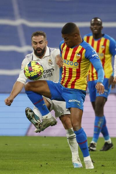 Real Madrid - Valencia CF: directo, resultado, crónica y video del partido de liga | Condenados a malvivir: El Valencia cae en el Bernabéu