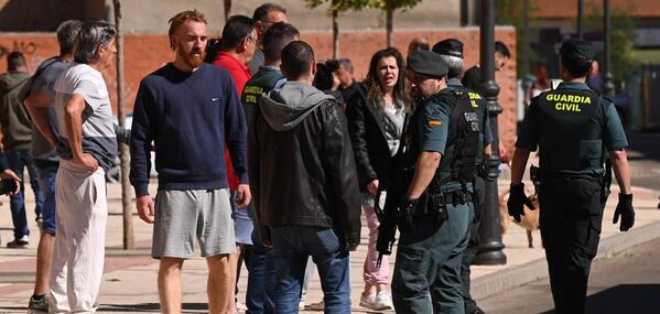 Directo: se entrega el hombre atrincherado en Santovenia (Valladolid) tras matar a un vecino y herir a un agente