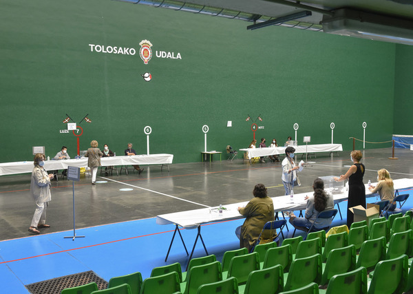 En Tolosa no se ha registrado ningún incidente reseñable. Los vecinos han podido votar con normalidad.