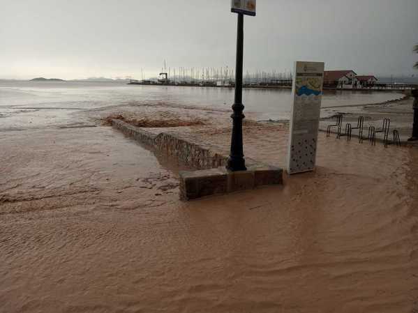 Borrasca 'Gloria' | Calles inundadas y colegios sin clase en varios municipios de la Región de Murcia