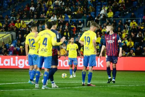 Triunfo trabajado de la UD para colocarse como líder en solitario de la Liga Smartbank (1-0)