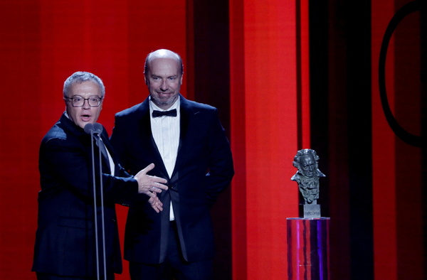 Daniel Monzón y Jorge Guerricaechevarría ganan el Goya a mejor guion adaptado por &amp;#039;Las leyes de la frontera&amp;#039;. / Reuters