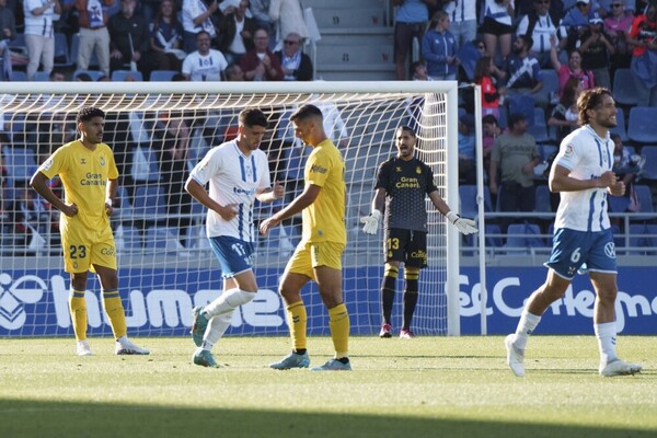 Segunda parte en juego con 3-0 para el Tenerife en el derbi canario
