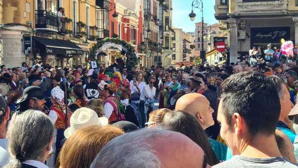 Así vivimos en directo el desfile de carros y pendones y las Cantaderas