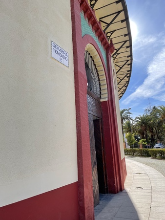 Oreja para Roca Rey en el sexto, al que mató de estocada y cuatro descabellos