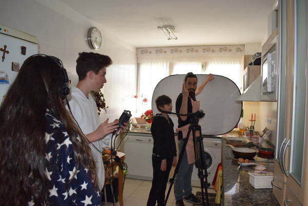 El Festival Internacional de Cine de Piélagos (FICPI) ha aplazado, hasta mayo de 2021, la celebración de su undécima edición, como consecuencia del Estado de Alarma decretado por el Coronavirus. No obstante, con el objetivo de no dejar el FICPI en “stand by” tanto tiempo, la organización irá poniendo en marcha, a lo largo de los próximos meses, distintas iniciativas paralelas, que podrán realizarse sin salir de casa o, si cambiaran las circunstancias, también en el exterior. Se trata de un conjunto de propuestas, que valorarán jurados elegidos a tal efecto y que serán galardonadas, de forma presencial, en mayo 2021 #FicpiMayo21.