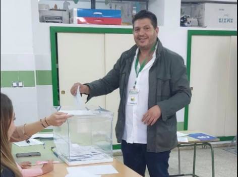 Marcos Toti, coordinador de IU Huelva, votando./ IU Huelva