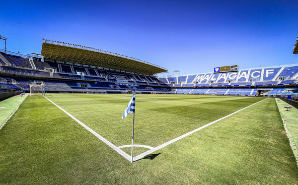 La Rosaleda, minutos antes de que eche a rodar el balón para el partido Málaga-Albacete. MARIANO POZO