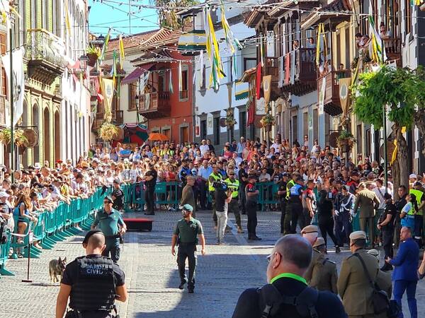 Gran Canaria se entrega a su Virgen del Pino: «Guapa, guapa y guapa»