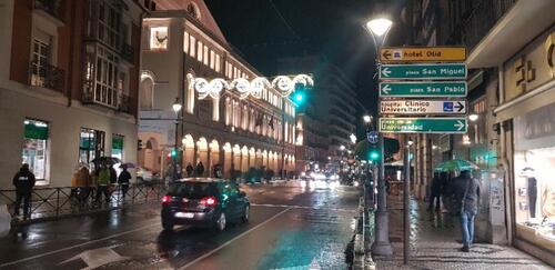 Valladolid enciende las luces de Navidad en 60 calles de la ciudad