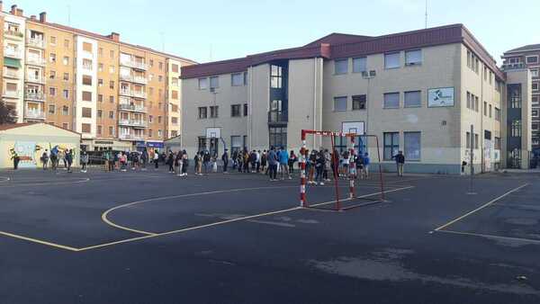 Los sindicatos cifran en un 70% el seguimiento a la huelga en los colegios vascos y Educación lo rebaja al 42%