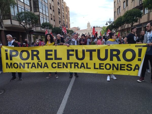 La montaña central, presente