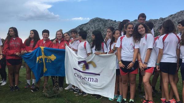 Un grupo deniños del Codema de Gijón. Acudieron a hacer una visita y se quedaron a comer para esperar la llegada de los Reyes y sus hijas.