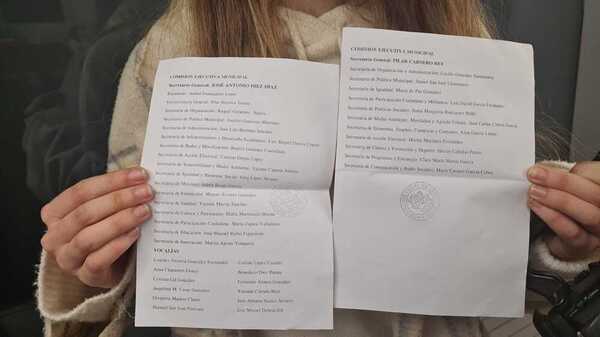 Estas son las dos listas. En ellas está el futuro del PSOE.... Mmmmm hay murmullo en la sala (el Madrid al final de la Champions).